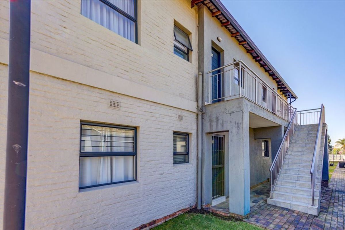 Charming Two-Bedroom Retreat - Photo 3