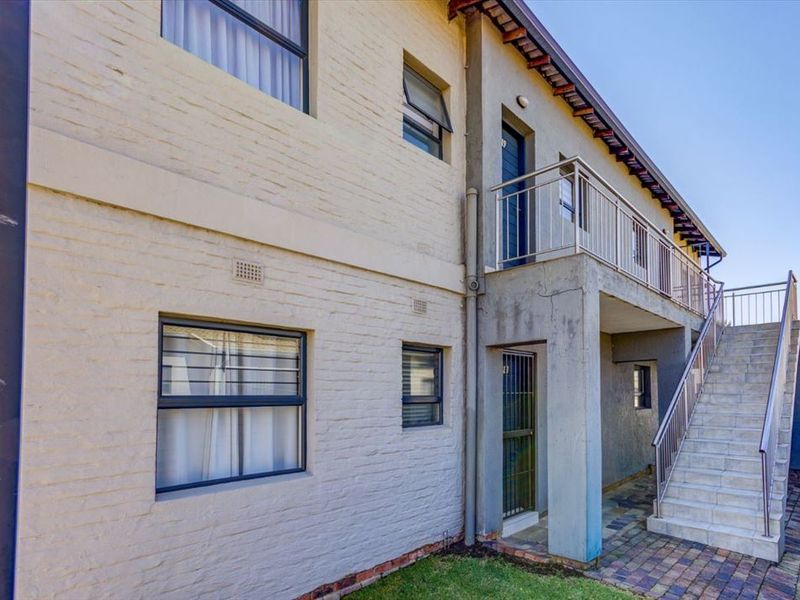 Charming Two-Bedroom Retreat - Photo 3