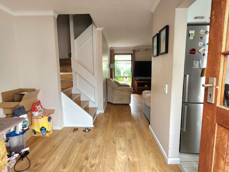 NORTH-FACING, SPACIOUS 3-BEDROOM APARTMENT WITH MODERN FINISHES, IN SOUGHT-AFTER POCKET OF WYNBERG VILLAGE!  - Photo 2