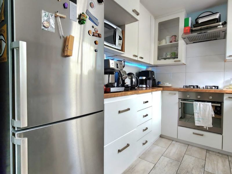NORTH-FACING, SPACIOUS 3-BEDROOM APARTMENT WITH MODERN FINISHES, IN SOUGHT-AFTER POCKET OF WYNBERG VILLAGE!  - Photo 3