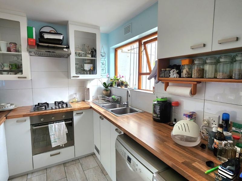 NORTH-FACING, SPACIOUS 3-BEDROOM APARTMENT WITH MODERN FINISHES, IN SOUGHT-AFTER POCKET OF WYNBERG VILLAGE!  - Photo 5