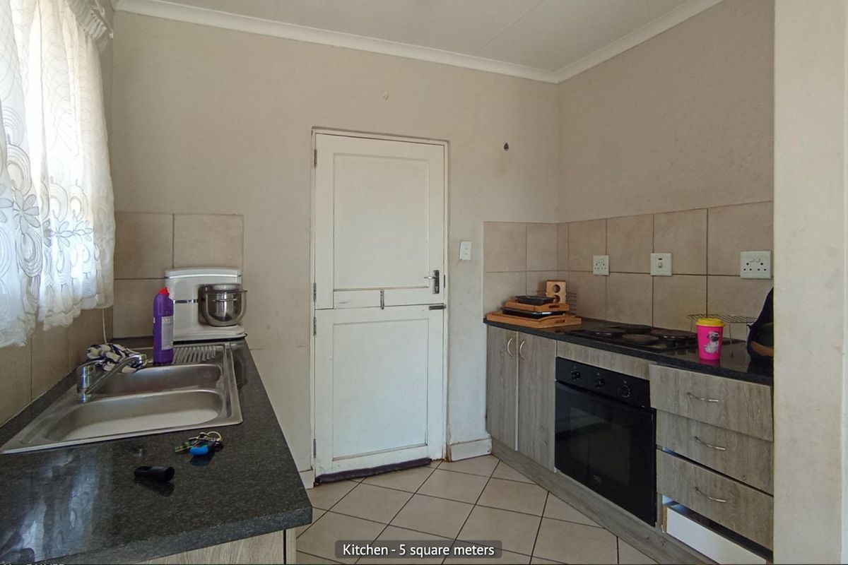 3 Bedroom House for Sale in Kirkney - Photo 2