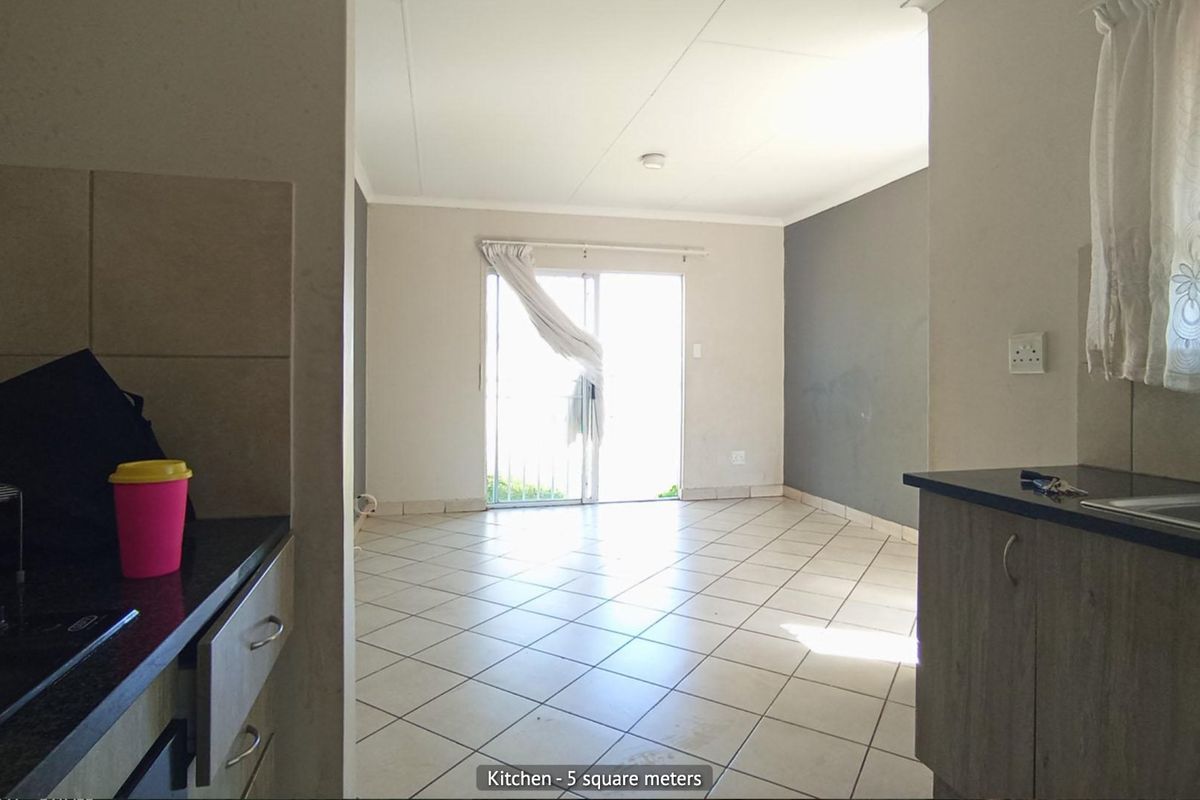 3 Bedroom House for Sale in Kirkney - Photo 3