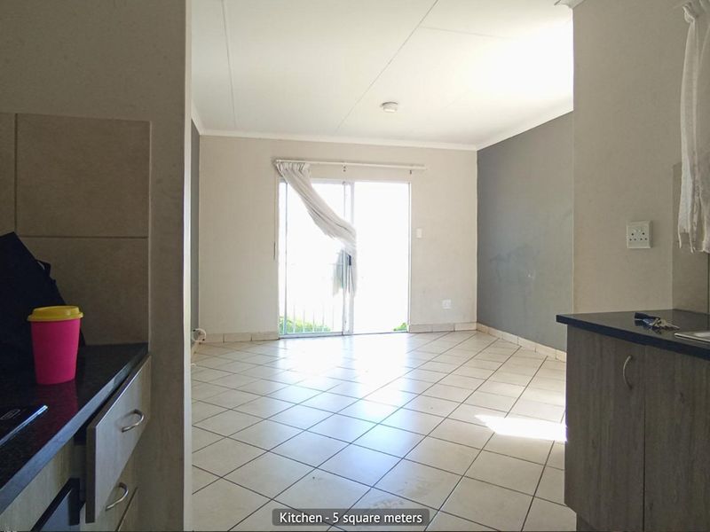 3 Bedroom House for Sale in Kirkney - Photo 3