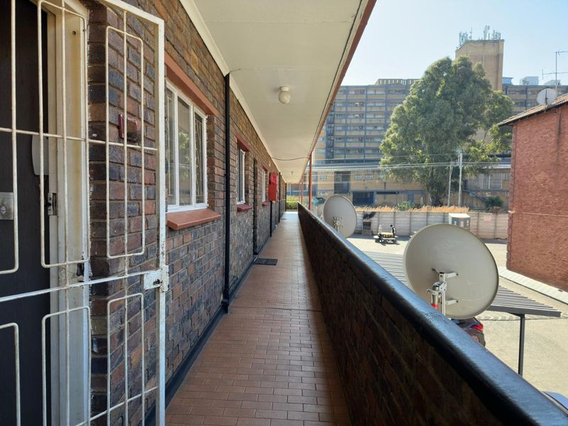 Charming First-Floor Apartment in Florida Lake - Photo 3