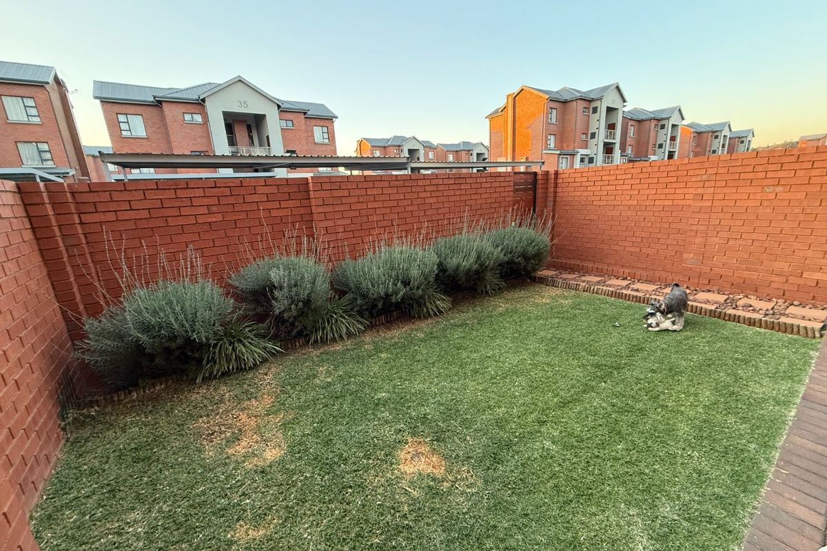 Perfect Ground Floor Unit in Hereford Estate! - Photo 2