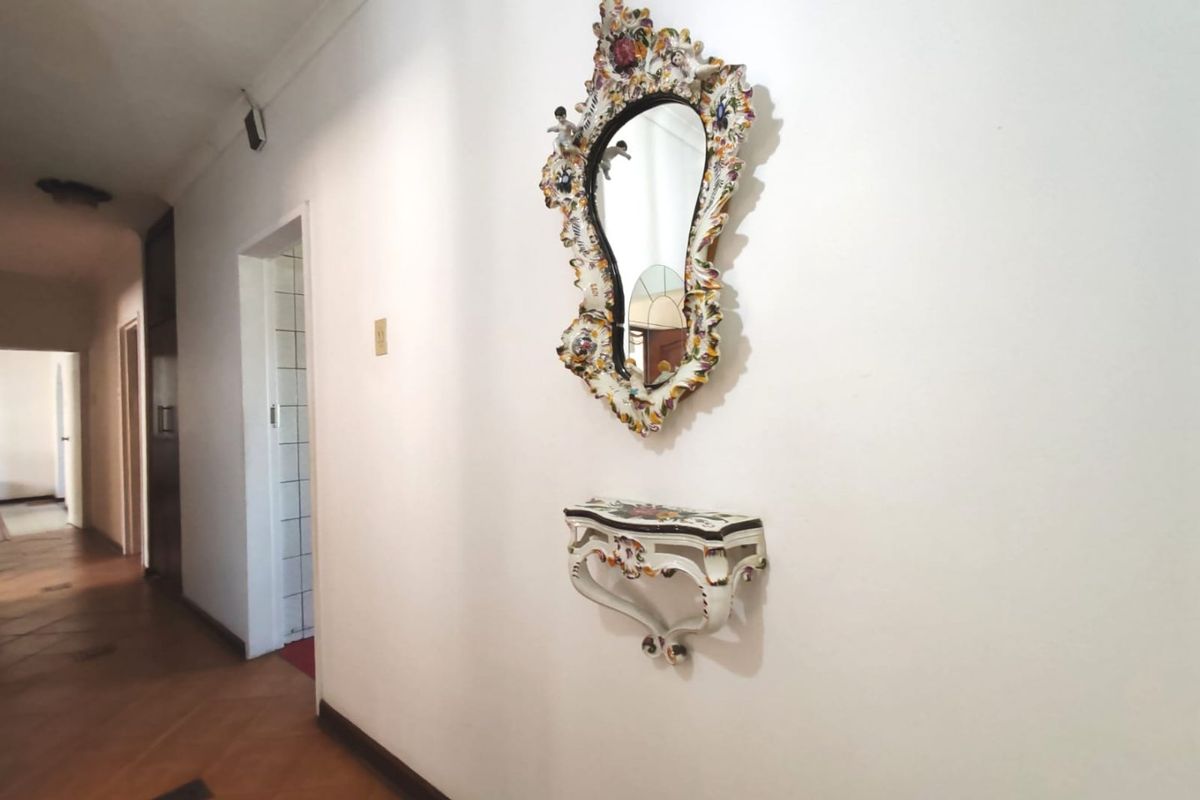 Immaculate 4 Bedroom Spanish Style Family Home with Flat Potential in Malabar - Photo 3