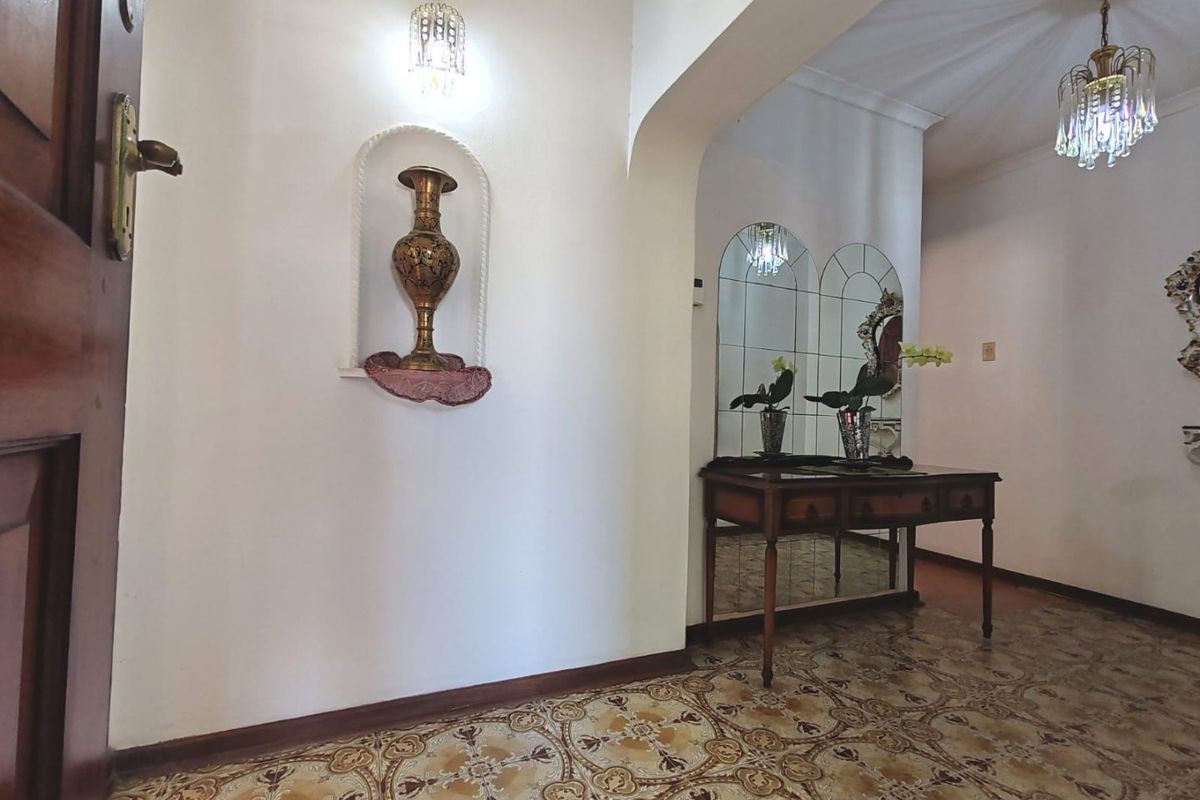 Immaculate 4 Bedroom Spanish Style Family Home with Flat Potential in Malabar - Photo 5