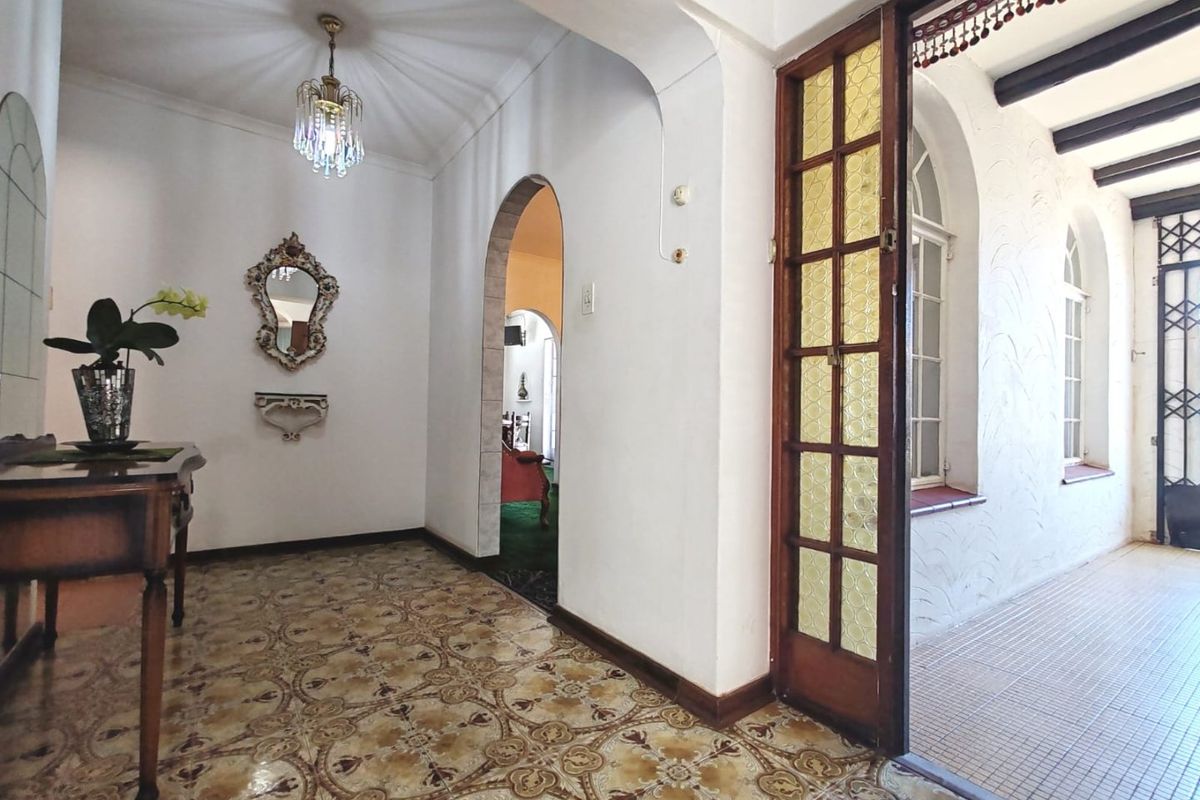 Immaculate 4 Bedroom Spanish Style Family Home with Flat Potential in Malabar - Photo 4
