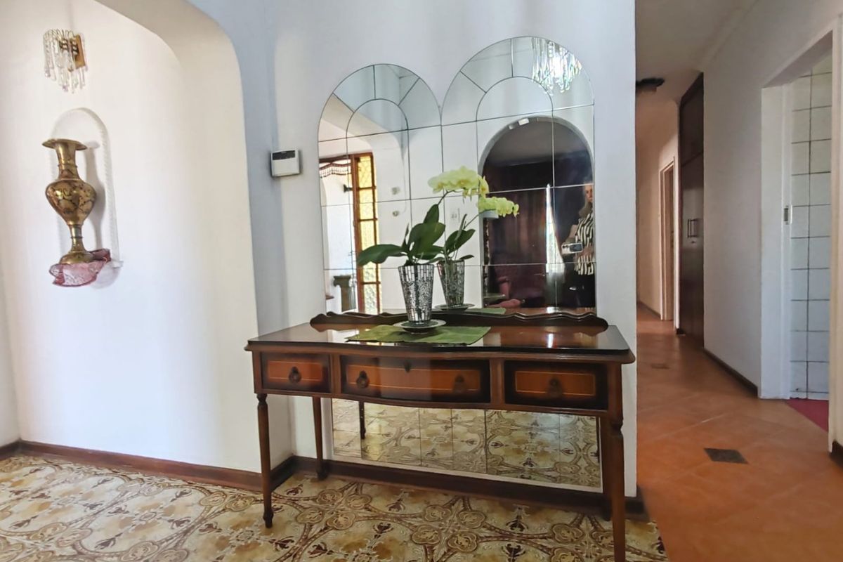 Immaculate 4 Bedroom Spanish Style Family Home with Flat Potential in Malabar - Photo 2