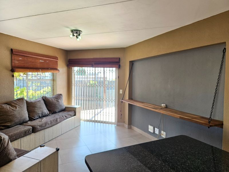 Stylish & Secure 3-Bedroom Free-Title Home for Sale!!! - Photo 10