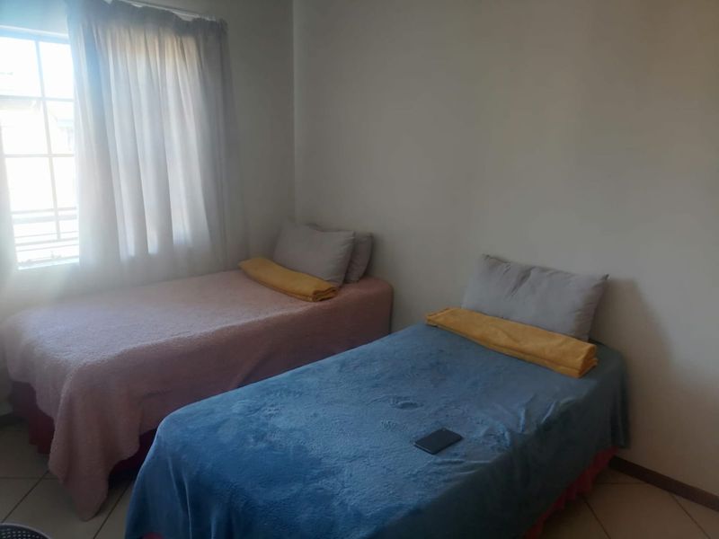 Neat 2-Bedroom Apartment for Sale in Encore Complex, Noordwyk  - Photo 9