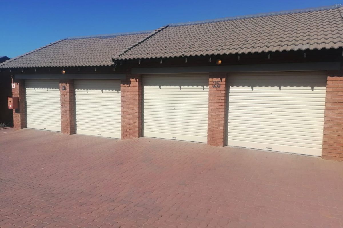 Neat 2-Bedroom Apartment for Sale in Encore Complex, Noordwyk  - Photo 2