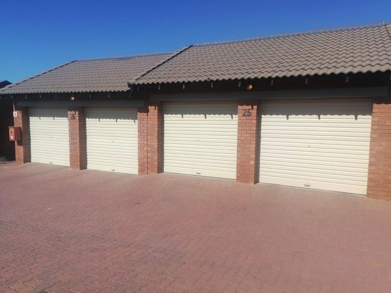 Neat 2-Bedroom Apartment for Sale in Encore Complex, Noordwyk  - Photo 2