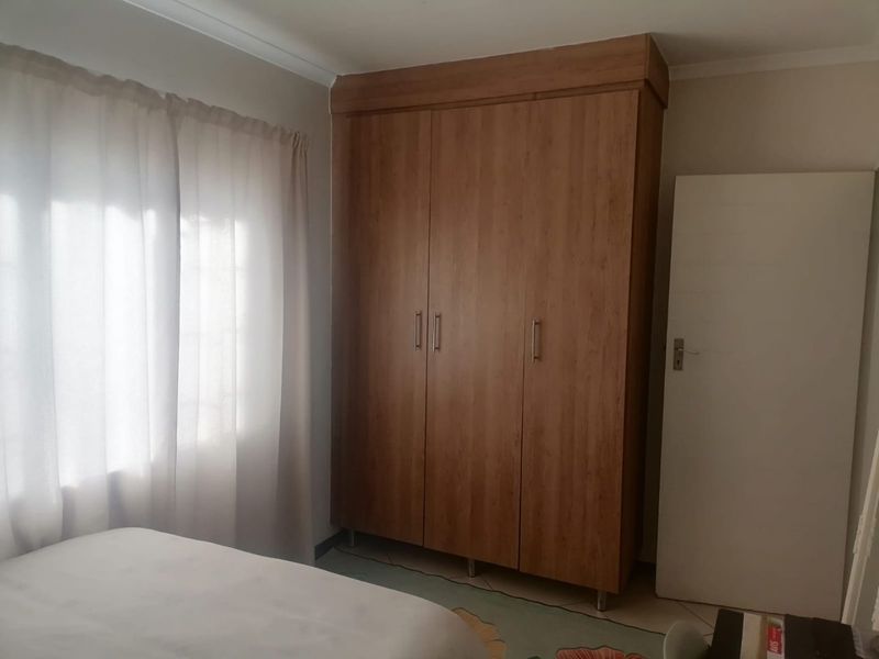 Neat 2-Bedroom Apartment for Sale in Encore Complex, Noordwyk  - Photo 5