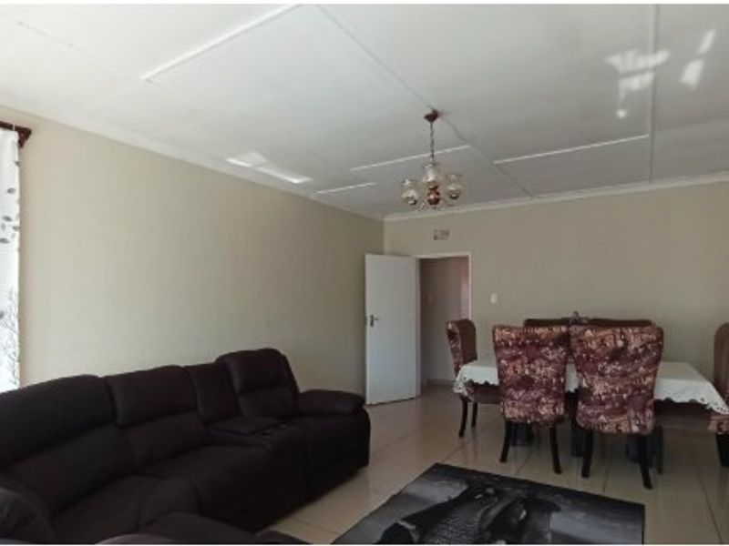 First Time Buyers & Savvy Investor Come Here!!! - Photo 7