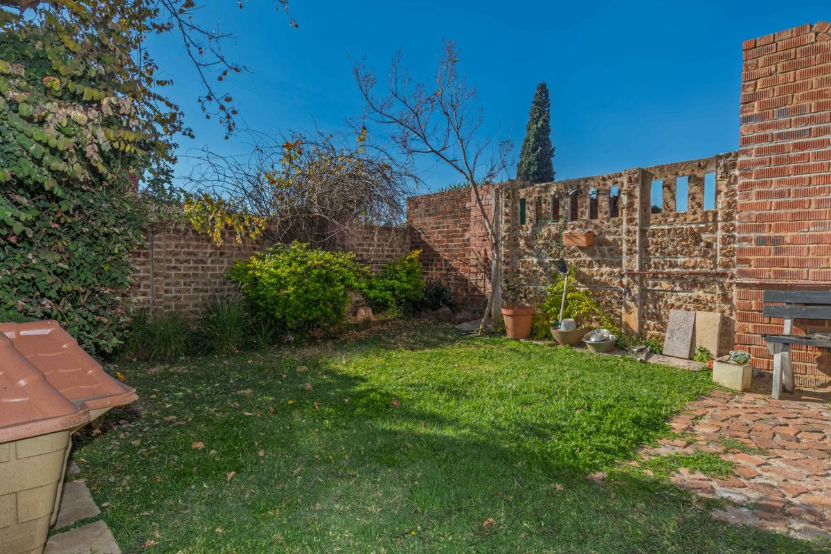 Pet-Friendly Duplex Townhouse For Sale in Bedford Gardens, Bedfordview - Photo 4