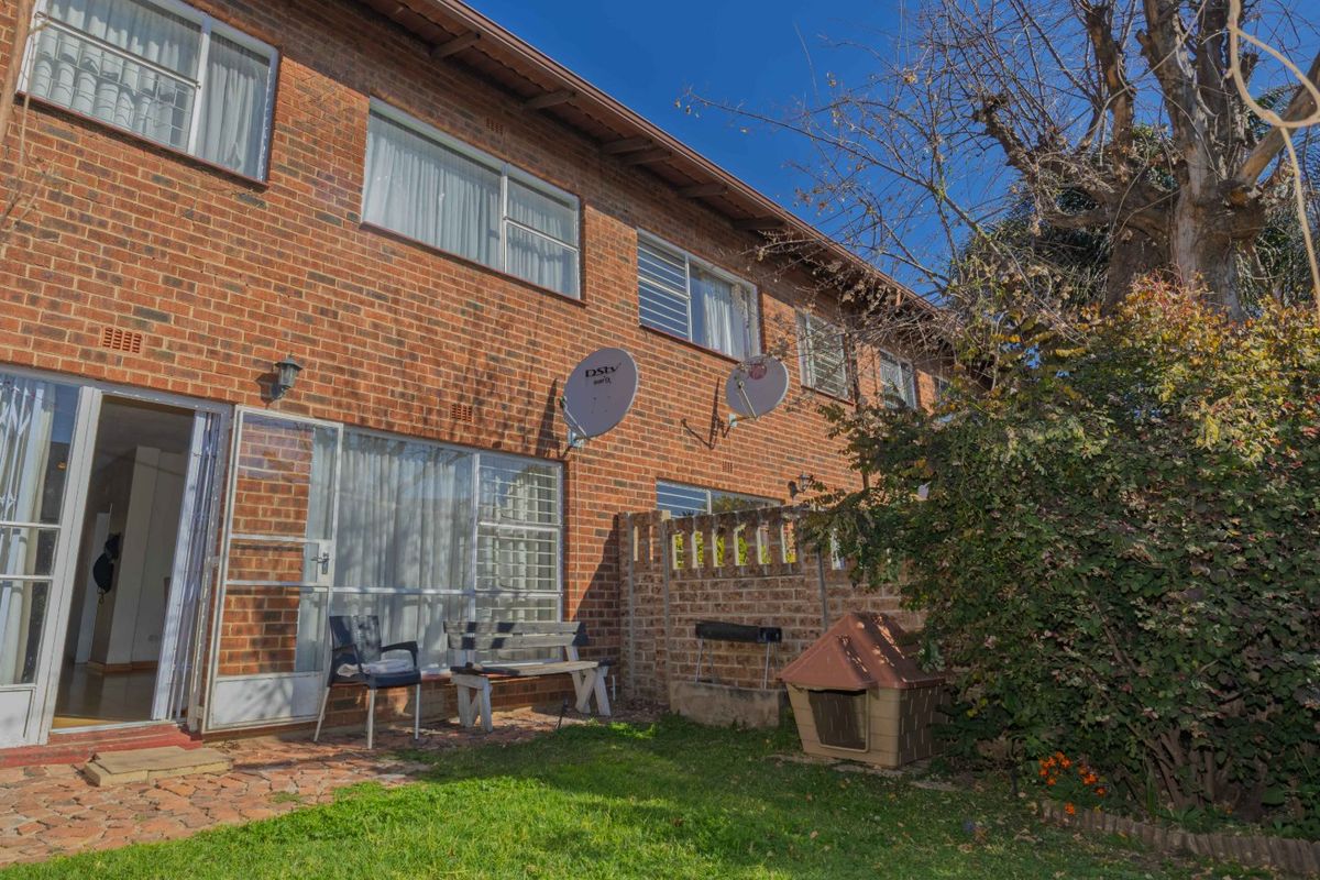 Pet-Friendly Duplex Townhouse For Sale in Bedford Gardens, Bedfordview - Photo 3