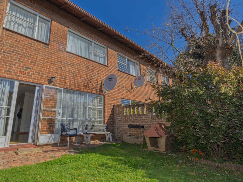 Pet-Friendly Duplex Townhouse For Sale in Bedford Gardens, Bedfordview - Photo 3