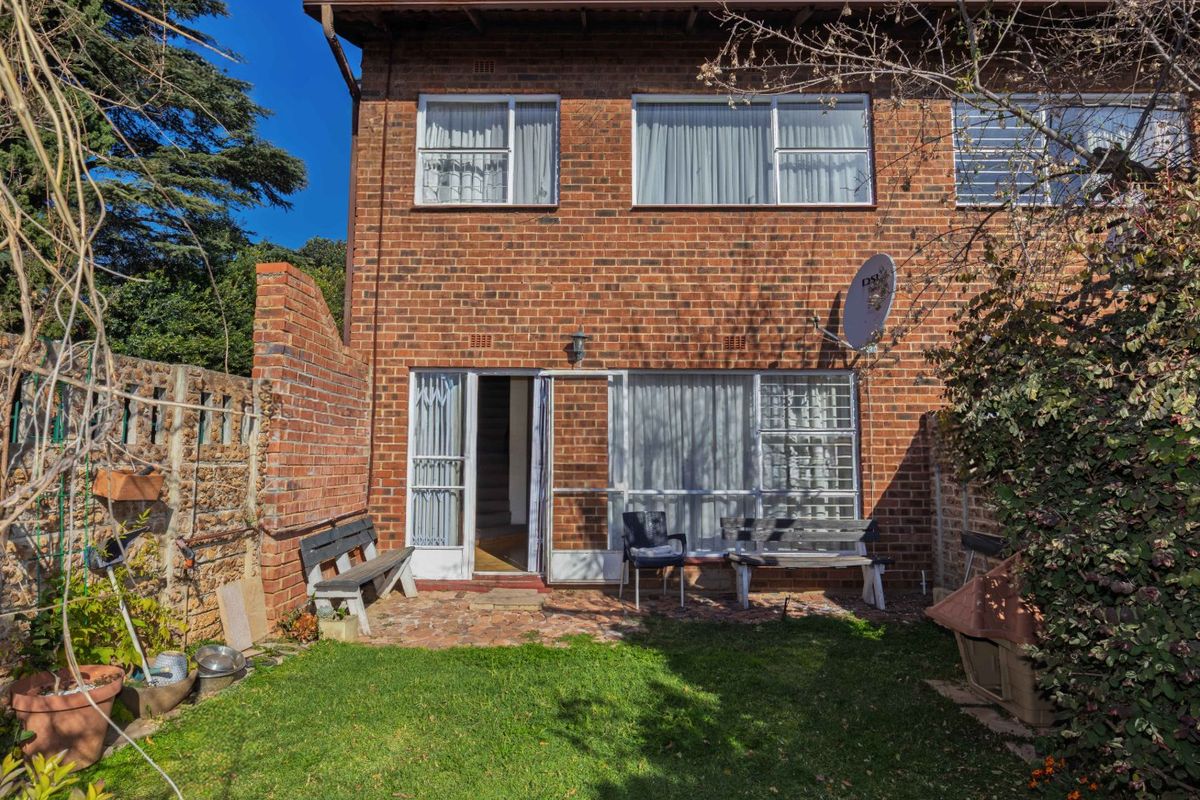 Pet-Friendly Duplex Townhouse For Sale in Bedford Gardens, Bedfordview - Photo 2