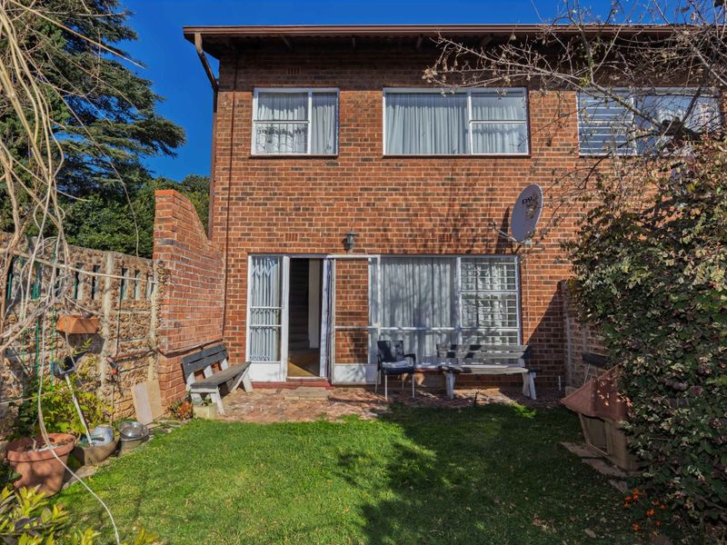 Pet-Friendly Duplex Townhouse For Sale in Bedford Gardens, Bedfordview - Photo 2