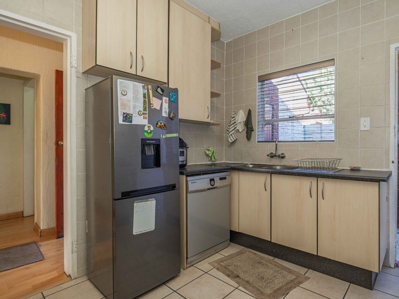 Pet-Friendly Duplex Townhouse For Sale in Bedford Gardens, Bedfordview - Photo 10