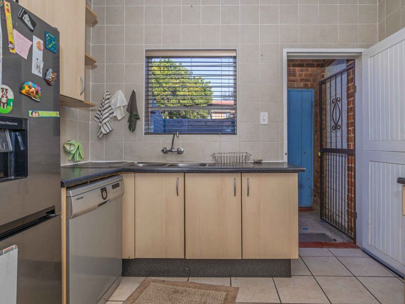 Pet-Friendly Duplex Townhouse For Sale in Bedford Gardens, Bedfordview - Photo 9