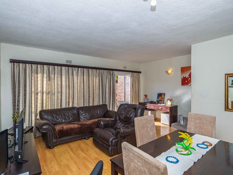 Pet-Friendly Duplex Townhouse For Sale in Bedford Gardens, Bedfordview - Photo 6