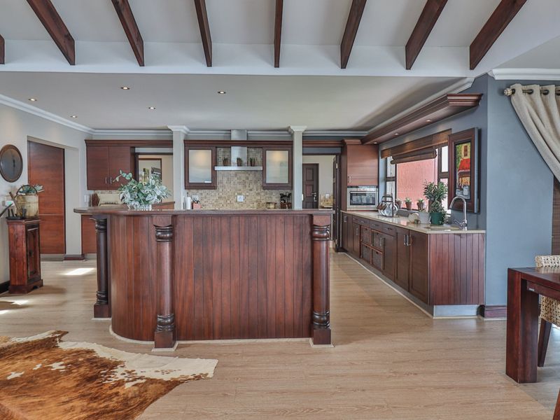 Luxurious 6 Bedroom Entertainer's Dream - Photo 10