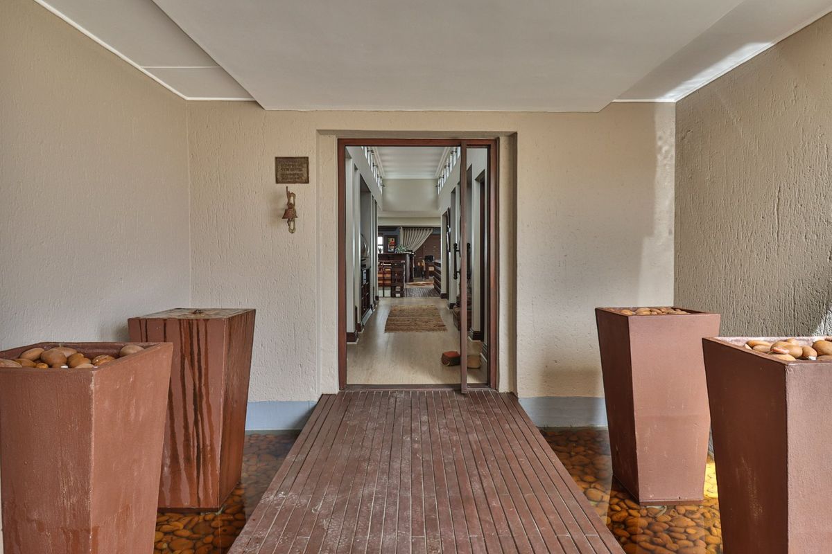 Luxurious 6 Bedroom Entertainer's Dream - Photo 5