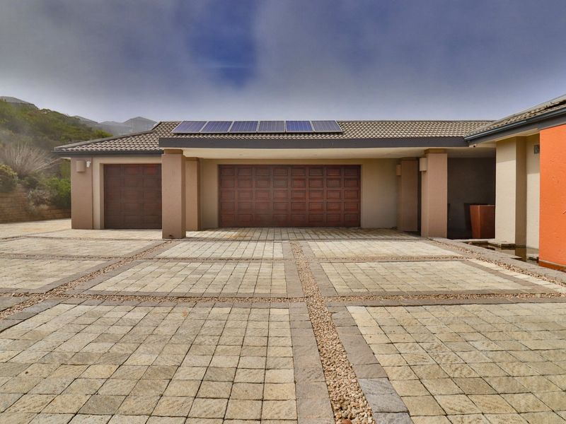 Luxurious 6 Bedroom Entertainer's Dream - Photo 4