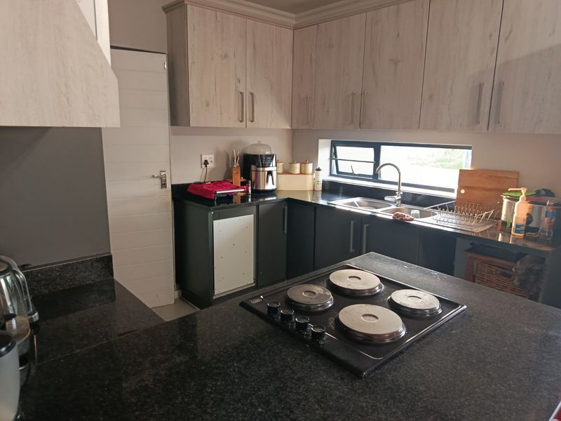 3 Bedroom House In Fairview - Photo 4