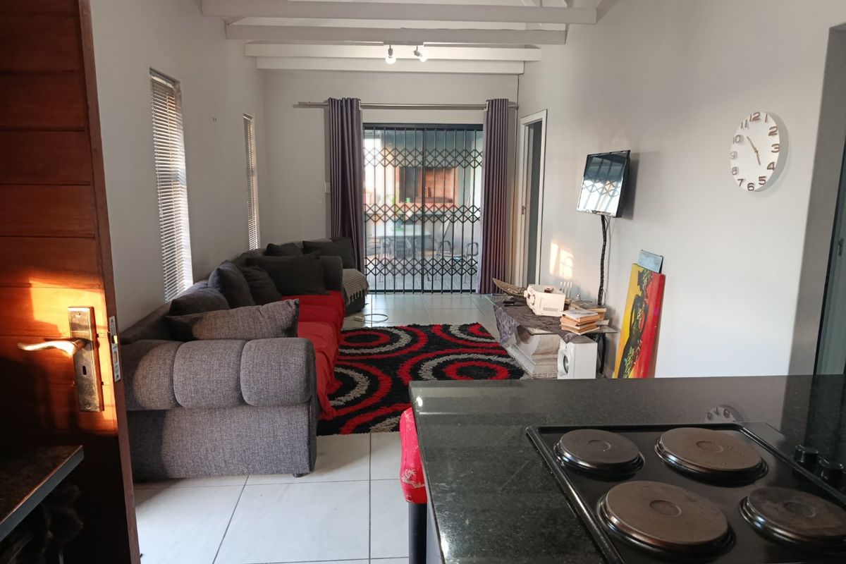 3 Bedroom House In Fairview - Photo 5