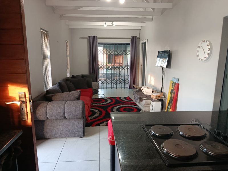 3 Bedroom House In Fairview - Photo 5