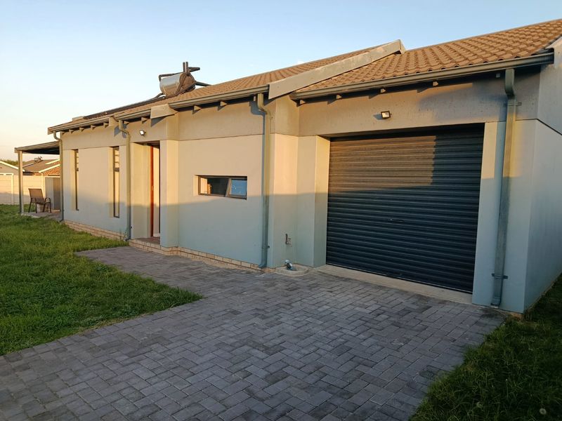 3 Bedroom House In Fairview - Photo 2