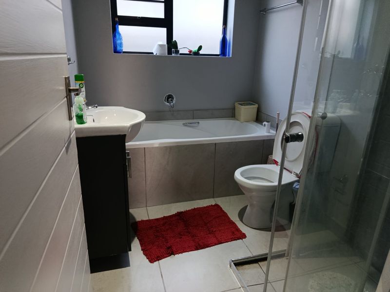 3 Bedroom House In Fairview - Photo 7