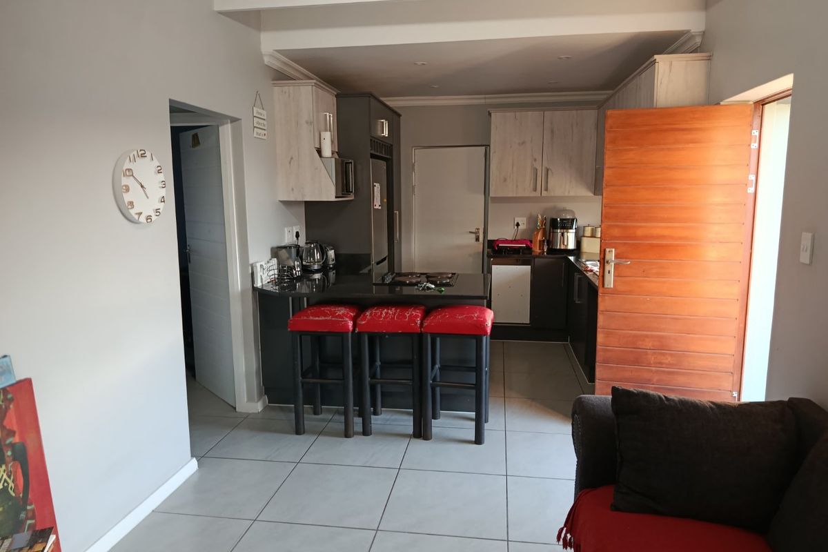 3 Bedroom House In Fairview - Photo 3