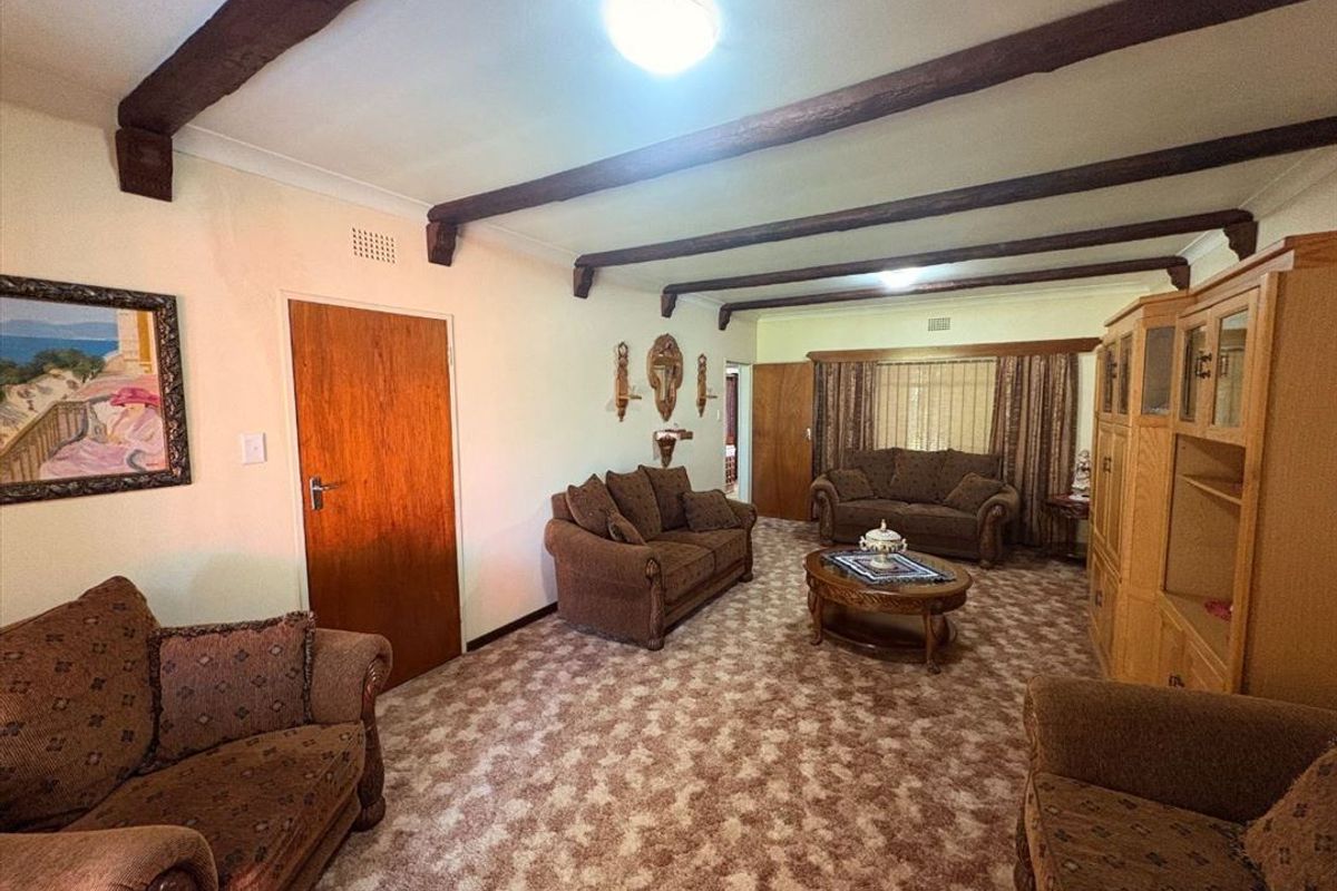 Spacious Family Home with Multiple Living Areas and Ample Parking - Photo 2