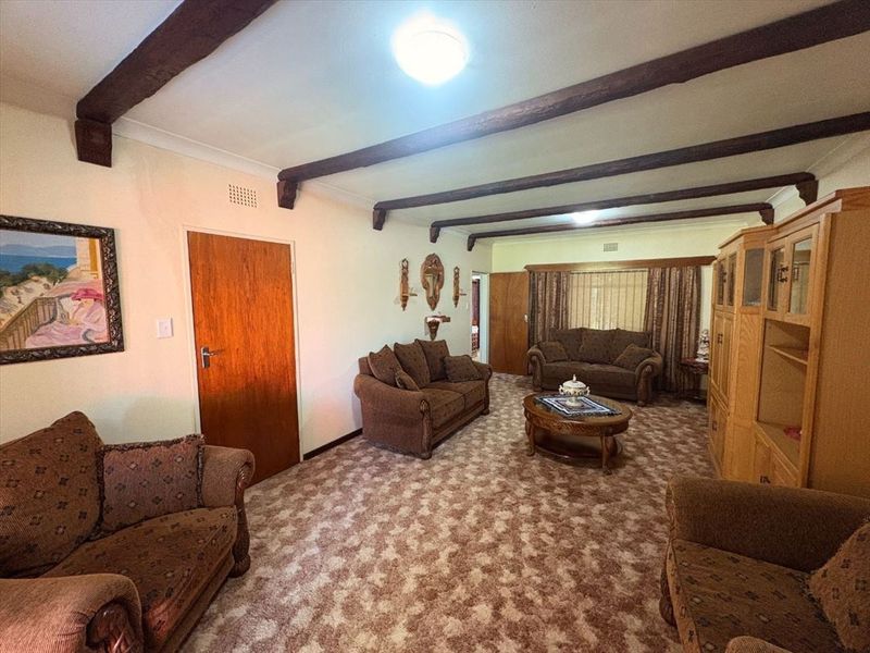 Spacious Family Home with Multiple Living Areas and Ample Parking - Photo 2