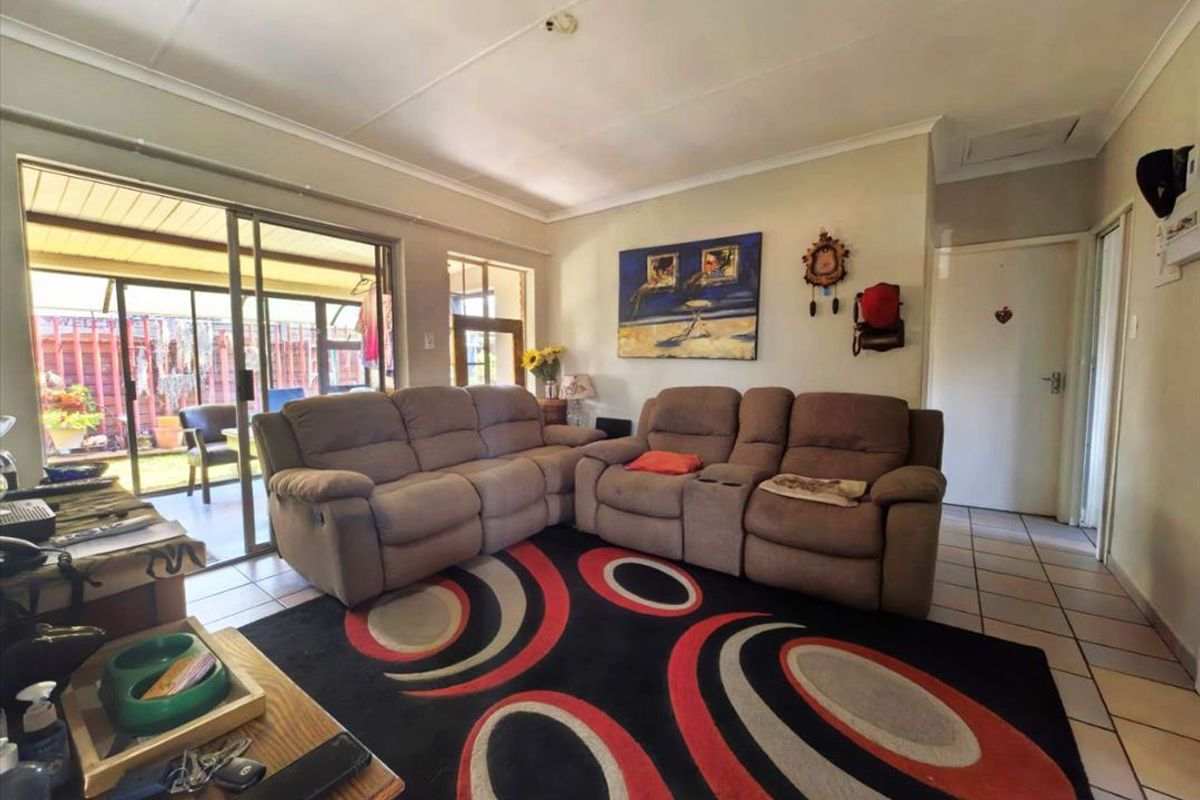 Cozy Two-Bedroom Home with Pool and Garage - Photo 2