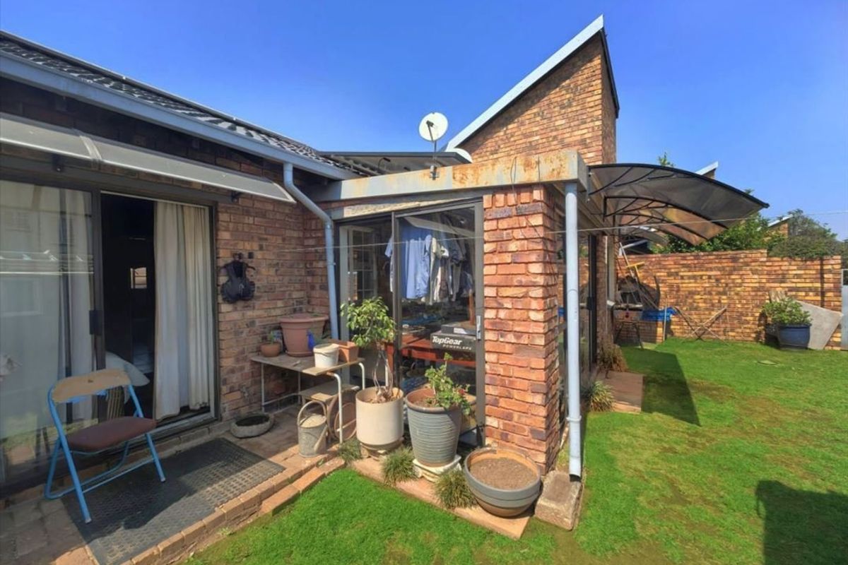 Cozy Two-Bedroom Home with Pool and Garage - Photo 3