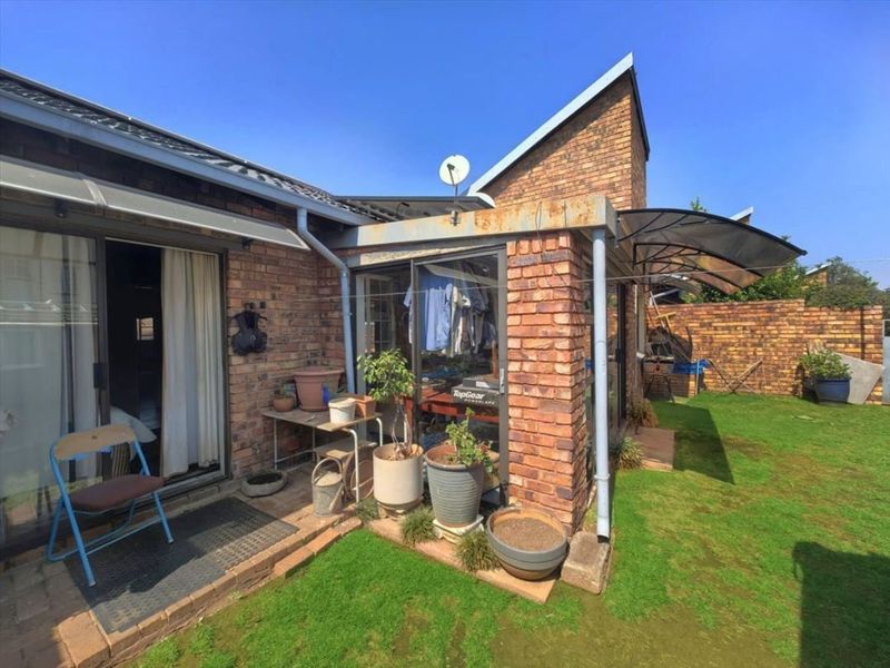 Cozy Two-Bedroom Home with Pool and Garage - Photo 3