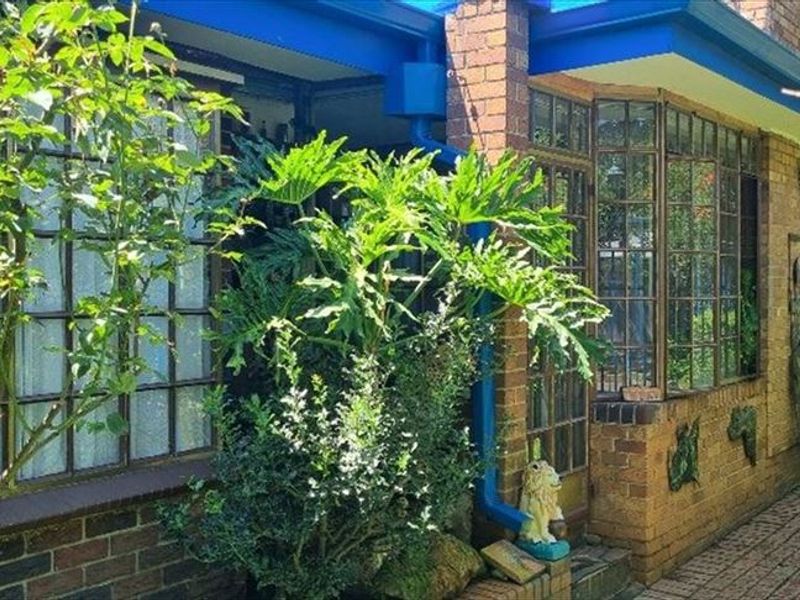 Spacious Home with Bonus Granny Flat and Ample Parking - Photo 3