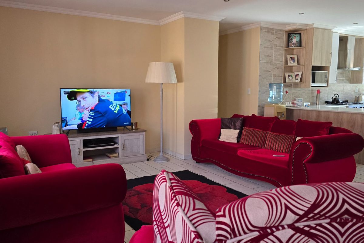 Elegant 4-Bedroom Freestanding Home in Secure New Redruth Estate - Photo 5