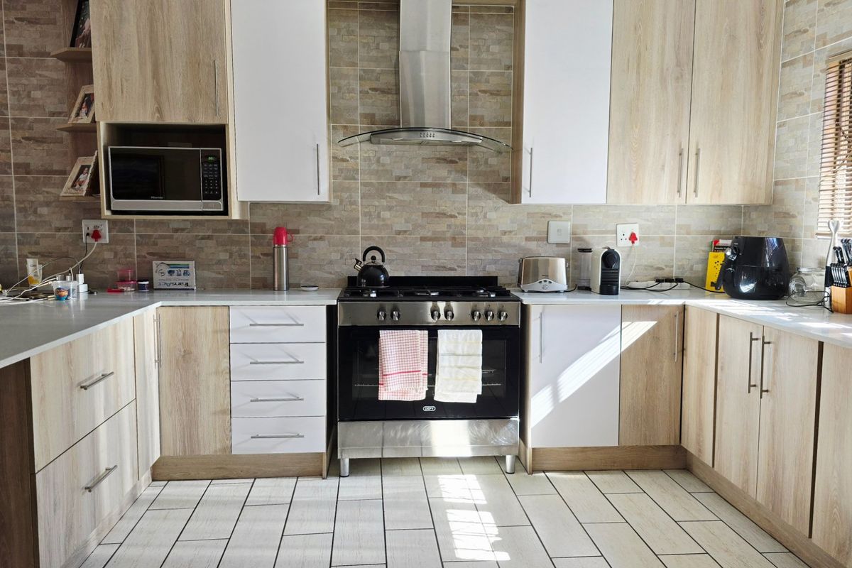 Elegant 4-Bedroom Freestanding Home in Secure New Redruth Estate - Photo 2