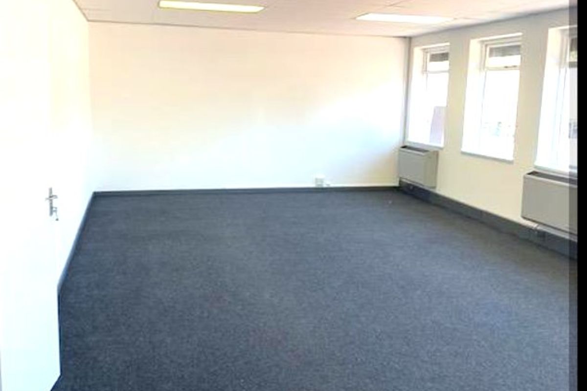 Prime Location, Centrally Located 189sm Office Suite in sought after THE QUARRY, Hilton - Photo 3