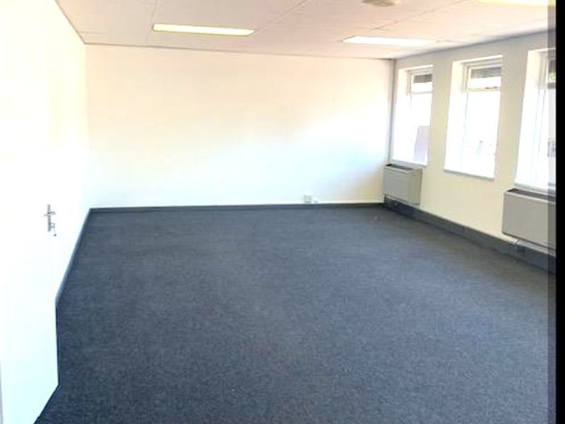 Prime Location, Centrally Located 189sm Office Suite in sought after THE QUARRY, Hilton - Photo 3