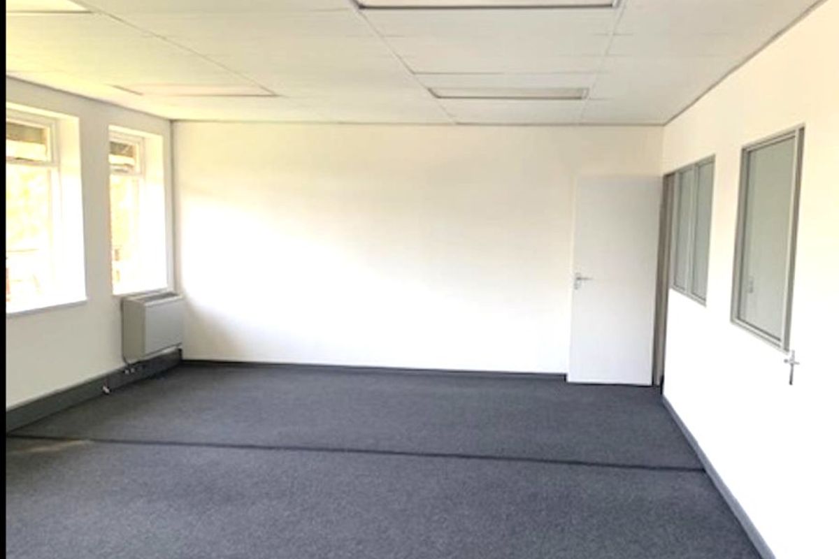 Prime Location, Centrally Located 189sm Office Suite in sought after THE QUARRY, Hilton - Photo 4