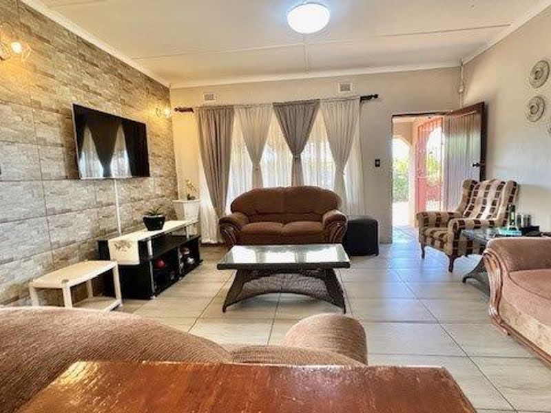 Spacious Coastal Family Home with Sea Views - Photo 8