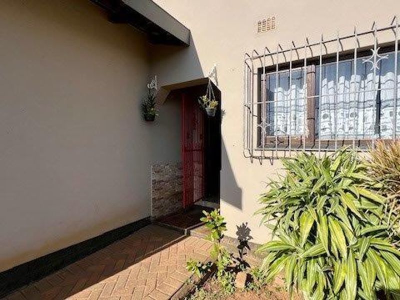 Spacious Coastal Family Home with Sea Views - Photo 6